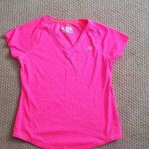 **EUC** New Balance Lightening Dry V Neck Bright Pink Size Large